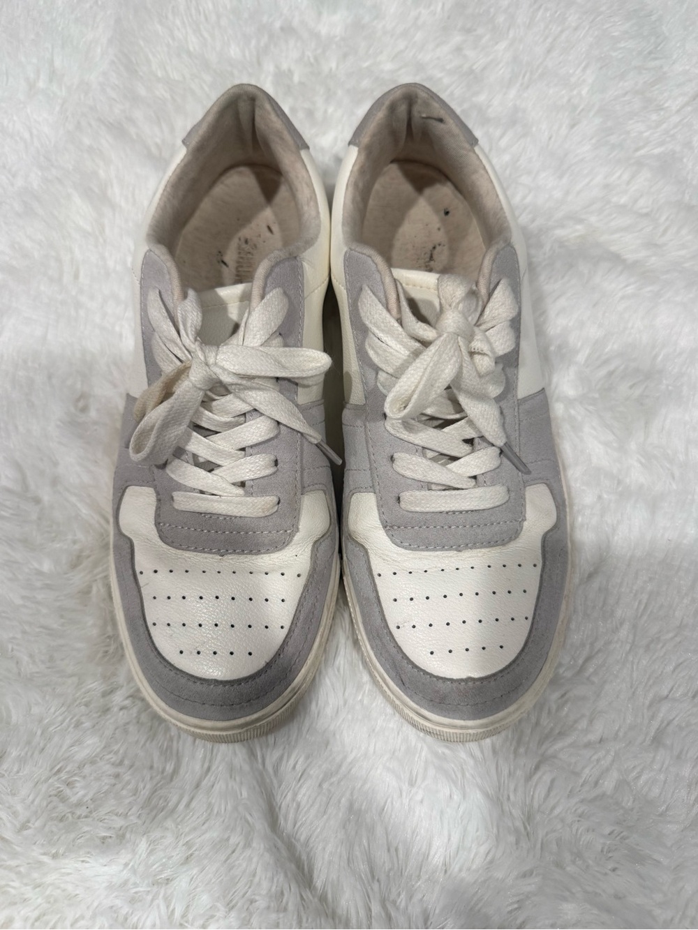 Cushionaire White & Grey Low Top Sneakers - Women’s 9